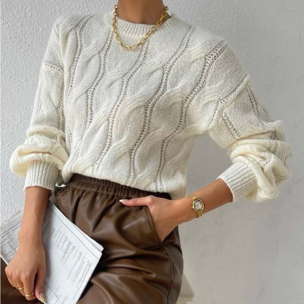 New cable knit long sleeve sweater